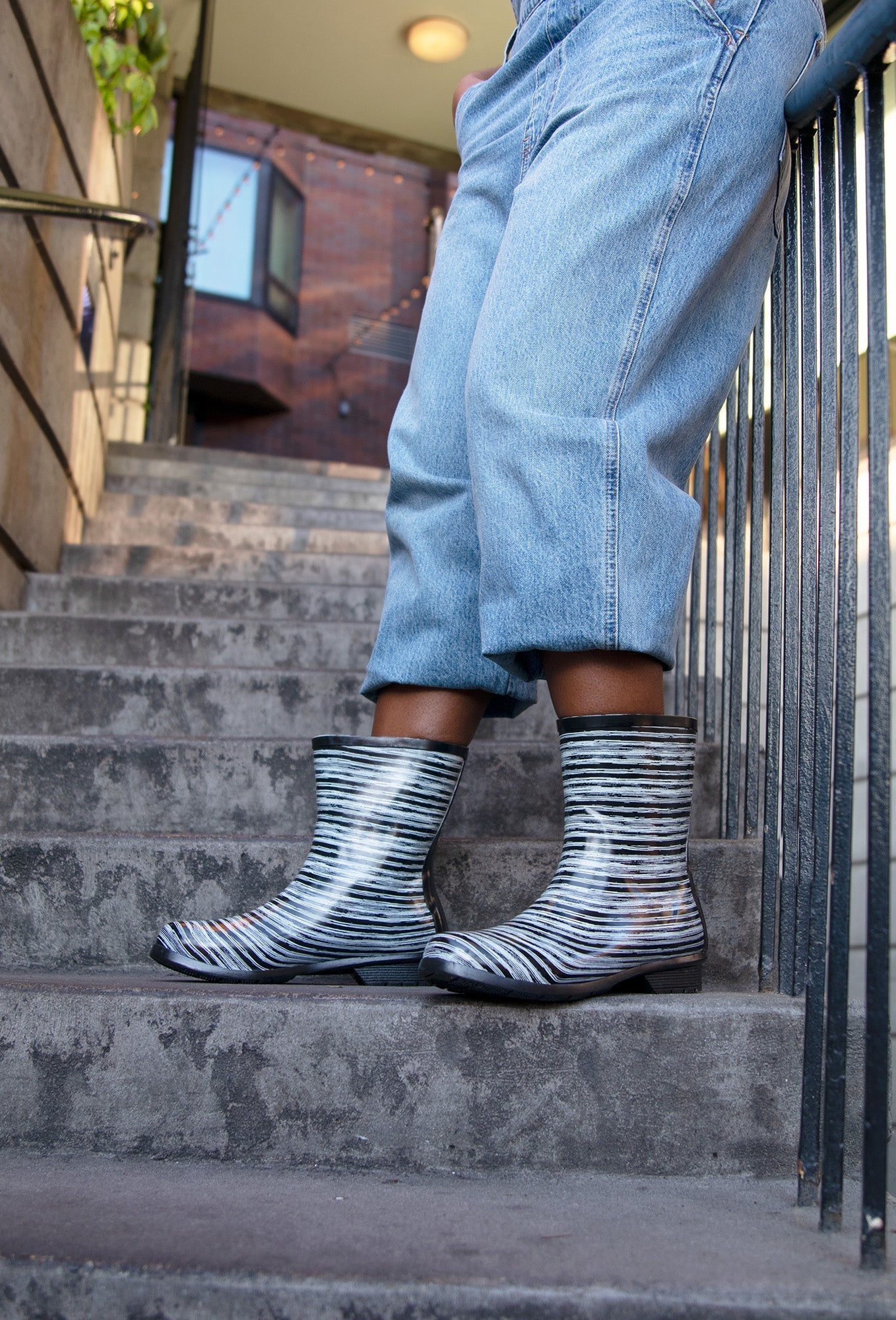 Gloss Drybrush Mid Rain Boot - Black - Western Chief