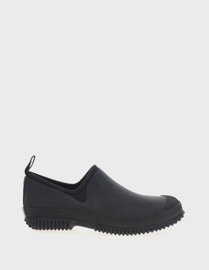 Women's neoprene slip on black -Rotating product video